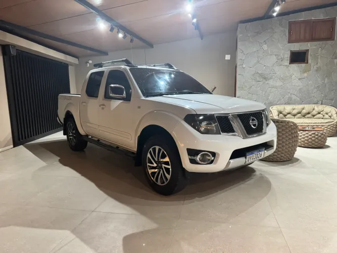Nissan Frontier SL CD 4X4 2.5tb Diesel AUT 2014
