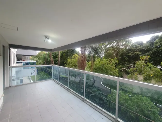 Quatro Paredes vende  Oportunidade no Rio 2  Condomínio Alsácia 2 qts 90m2