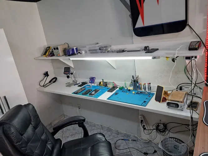 Vendo loja de assistência técnica em celulares.