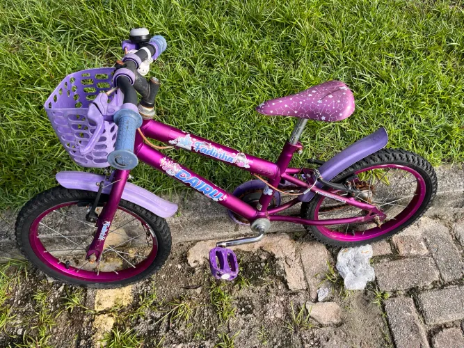 Bicicleta de criança pequena