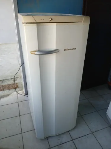 Geladeira Electrolux 260 Litros 