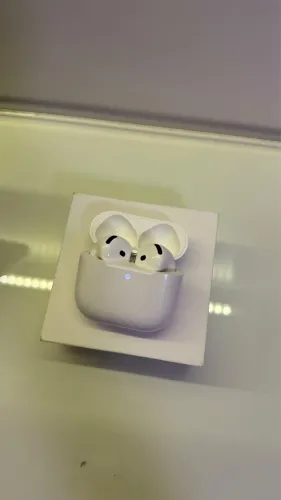 Airpods 4 com cancelamento de ruído 
