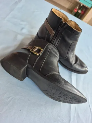 Bota de couro cano curto Ibiza