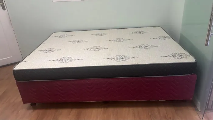 Cama Box com colchão