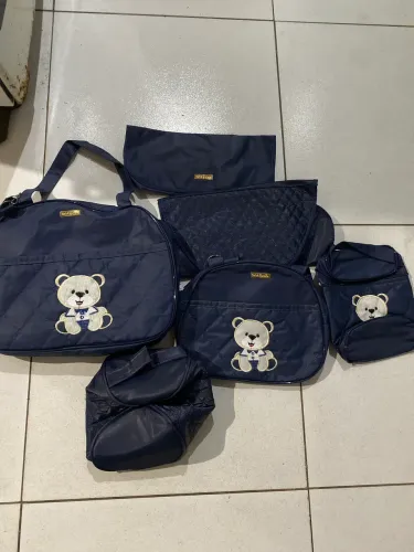 4 bolsas e 2 trocado de bebê