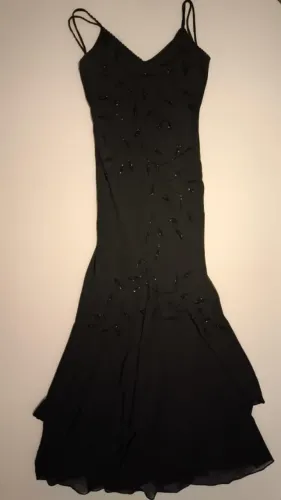 Vestido preto longo bordado à mão tamanho PP