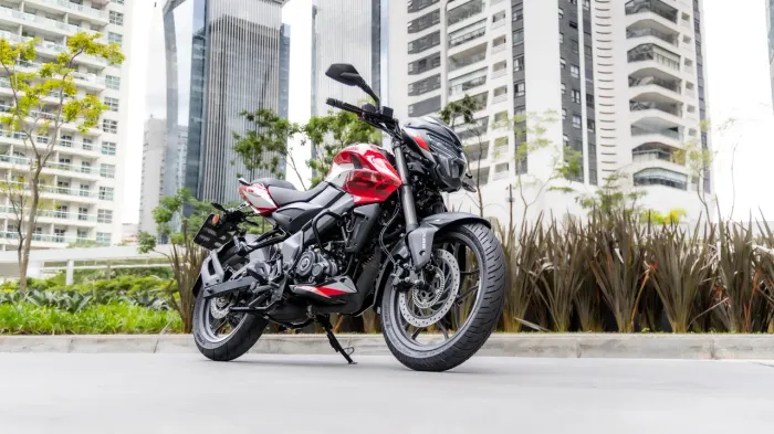 Dominar NS160 Zero KM: 17 CV, ABS Duplo Canal e Conectividade no Painel