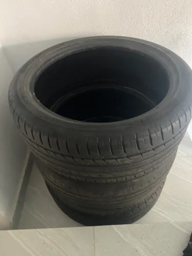 3 PNEUS ARO 17