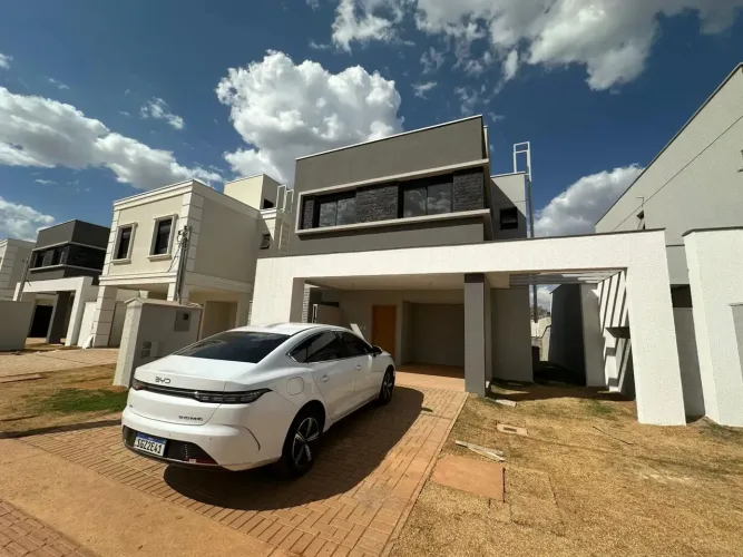 Sobrado para venda com 166 metros quadrados com 3 quartos