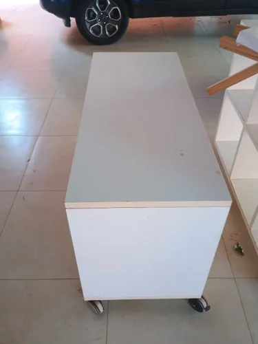 Móvel Balcão / Rack Organizador Branco com Rodinhas (Rodízios) e Nichos