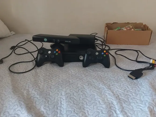Xbox 360 slim desbloqueado LT 3.0 + um kit de jogos