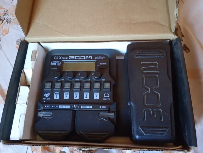 Pedaleira zoom g1x four