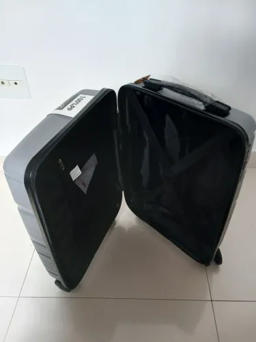Mala de viagem de plástico com senha