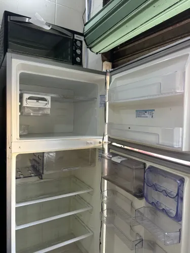 Geladeira inox 480 litros frosfre com água na porta 1800 reais interesse chama no privado