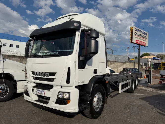 Iveco tector 240E30 2019 teto alto automático completo 6x2