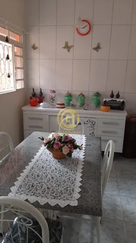 Imóvel com 6 Quartos e 4 Salas no Jardim Santa Maria - Jacareí-SP: Excelente Oportunidade 