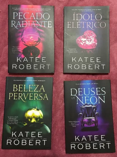 Box de livro - Série Dark Olympus: 4 volumes - Deuses de Neon