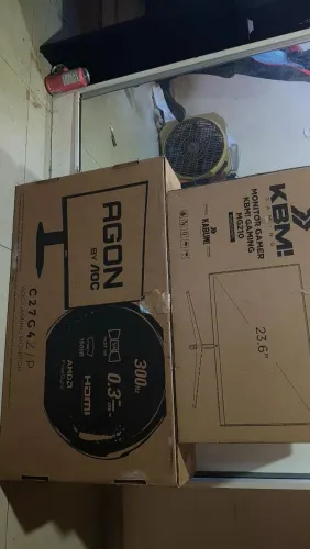 Monitor gamer AOC até 300hz acompanha caixa em perfeito estado