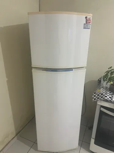 Vende-se geladeira