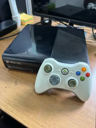 XBOX 360 SUPER SLIM COM CONTROLE BRANCO ORIGINAL(FAÇO ENVIO)