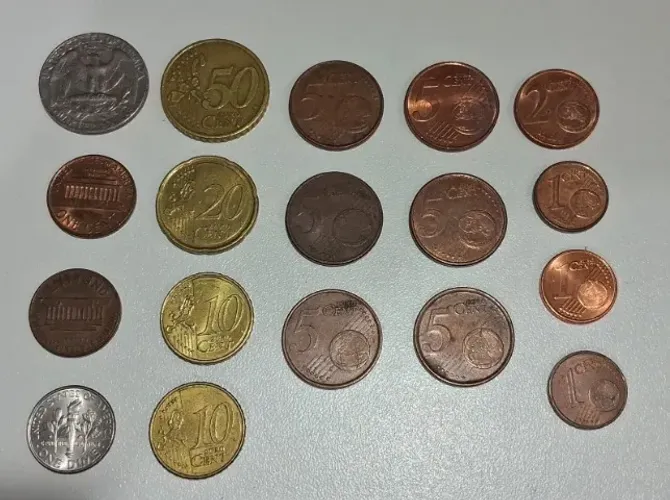 Lote para colecionador de numismática (16 moedas estrangeiras)