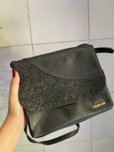 Bolsa pequena preta com brilho