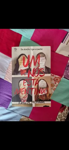 Livros Um de nós está mentindo 