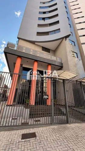 STÚDIO ANDAR ALTO, ILUMINADO E BEM LOCALIZADO