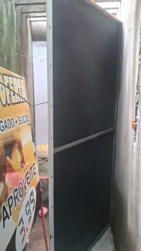Vendo cavalete e placa em metalon