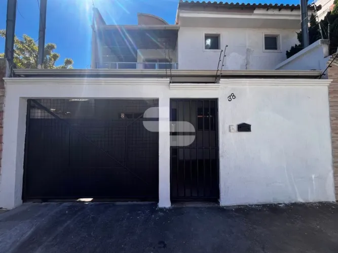 Casa geminada com 02 suítes - Castelo