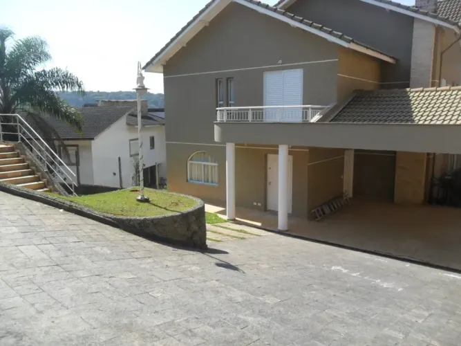 Casa para aluguel com 400 metros quadrados com 4 quartos