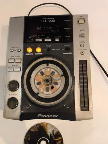 PIONNER CDJ-2000 COMPACT DISC PLAYER - DEFEITO - PARA PEÇAS
