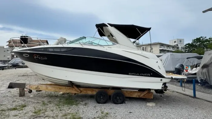 BAYLINER 310 c/ Mercruiser 8.2 de 320 Hp (completa)