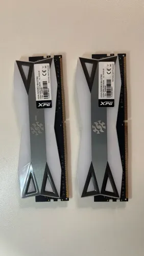 2 Memória RAM XPG 8GB DDR4 3200MHz CL16 - NOVA