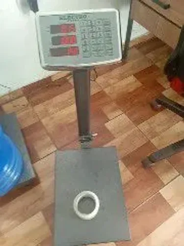 Balança digital usado 200 kg plataforma 30 x40 funciona apenas energia