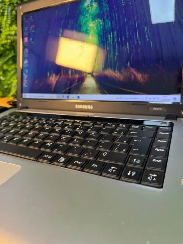Samsung RV 410 Intel dual core 2.10 MHz 4GB DDR2 120GB SSD