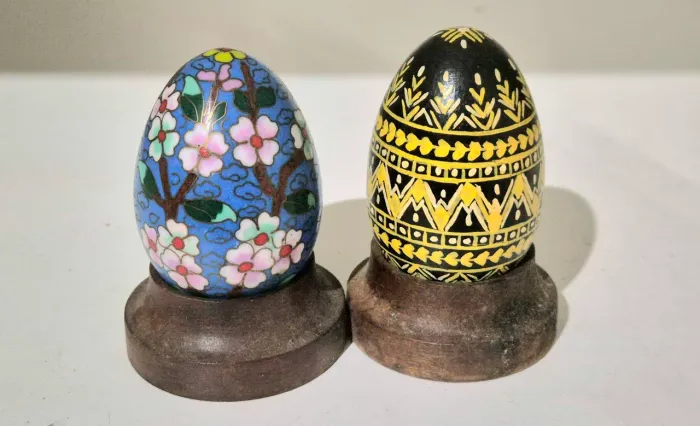 2 Ovos Decorativos - Cloisonne e Pintura Normal