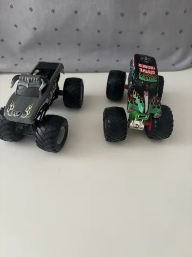 Kit dois carrinhos monster truck