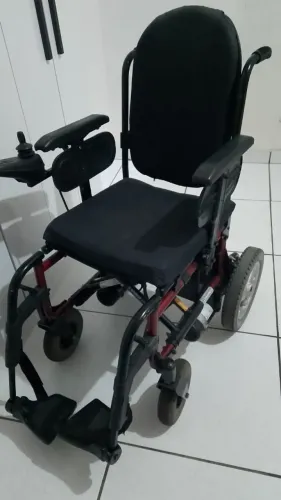 Cadeira de rodas motorizada 