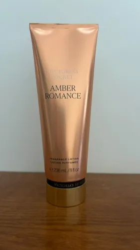 Victoria's Secret Creme Hidratante corporal Amber Romance 236ml