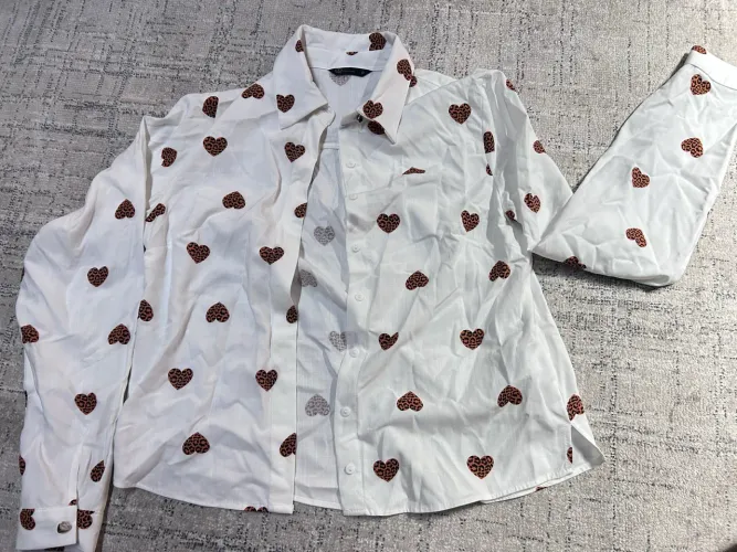 Camisa de botão Branca com corações