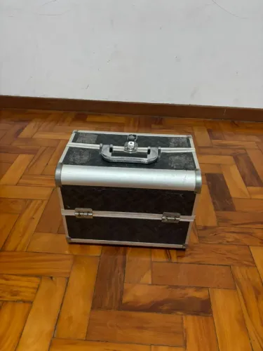 Vendo maleta de maquiagem sem as maquiagem