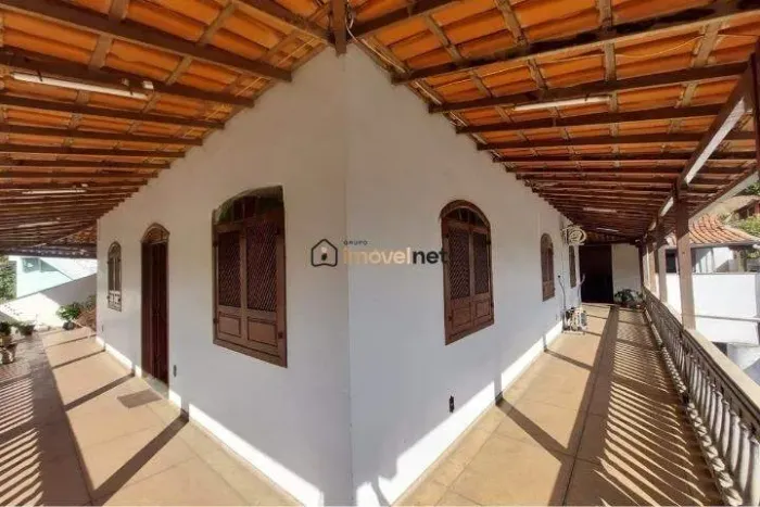 Casa para Alugar no Salgado Filho | 4 Quartos, Suíte e Varanda Gourmet.