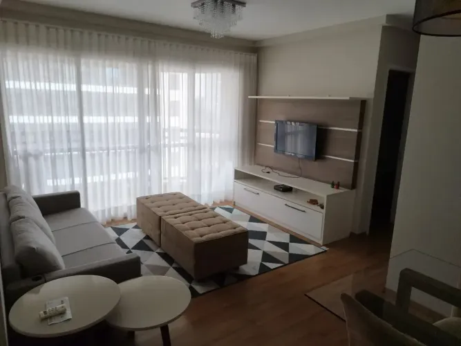Aluga-se apto mobiliado na Vila Olímpia com 2 dorms (1 suíte) e 1 vaga de garagem. Ar cond