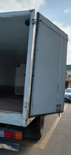 Vendo baú frigorífico em funcionamento, trabalhando, detalhe só o baú frigorífico,o camn.