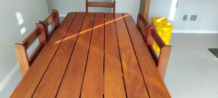 Mesa com 6 cadeiras