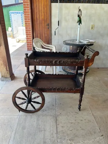 Carrinho de Chá Antigo em Madeira Maciça - Estilo Colonial Vintage