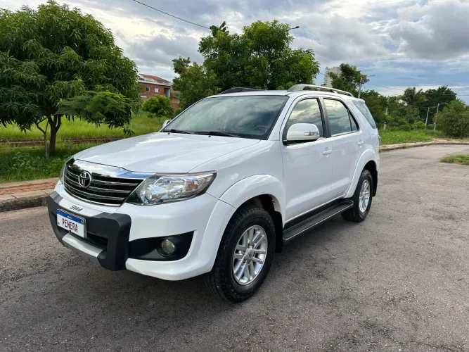 Toyota Hilux SW4 SR 4X2 2.7/ 2.7 Flex 16V Aut. 2013