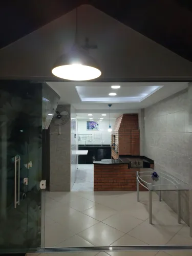 Alugo lindo imóvel com cozinha Gourmet e ótima localização.