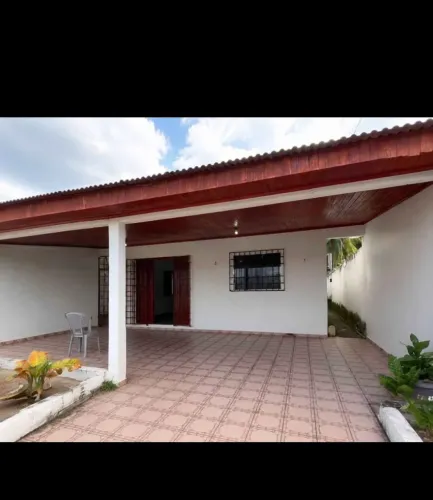 OPORTUNIDADE ÚNICA! Casa Ampla e Recém-Reformada em Excelente Localização